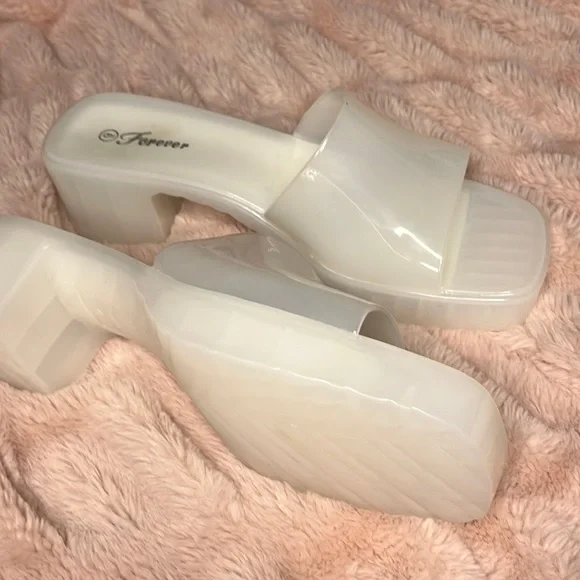 Very cute jelly heels! I’ve never worn these and they’re just not my style. - Picture 1 of 5